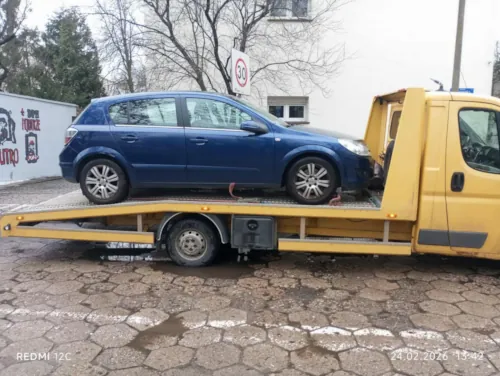 Auto skup Warszawa odbiór lawetą z posesji prywatnej Opel Astra H